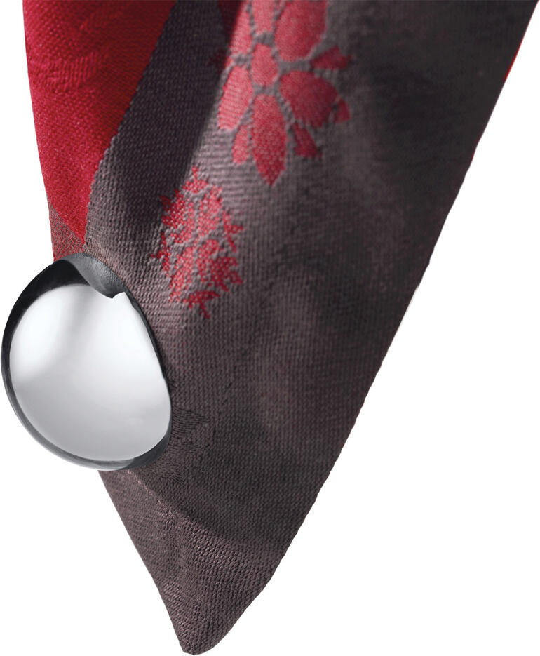 Tafelklem met een tafelkleed bevestigd.