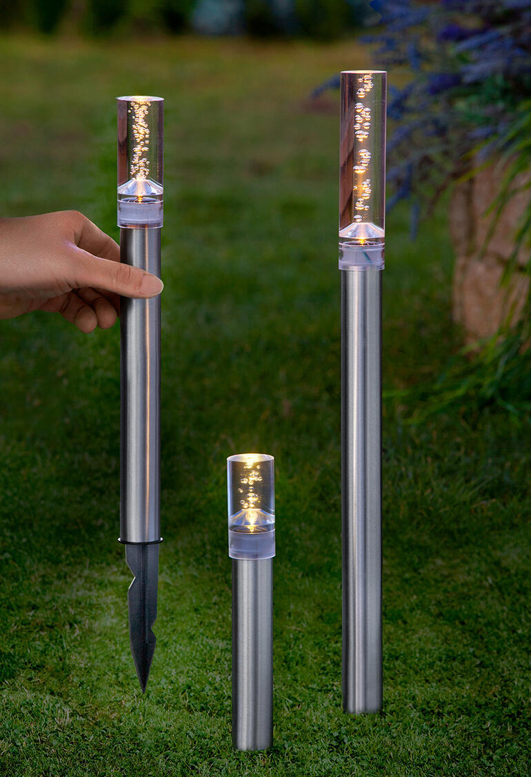 Set van Solar LED lantaarns in de tuin.