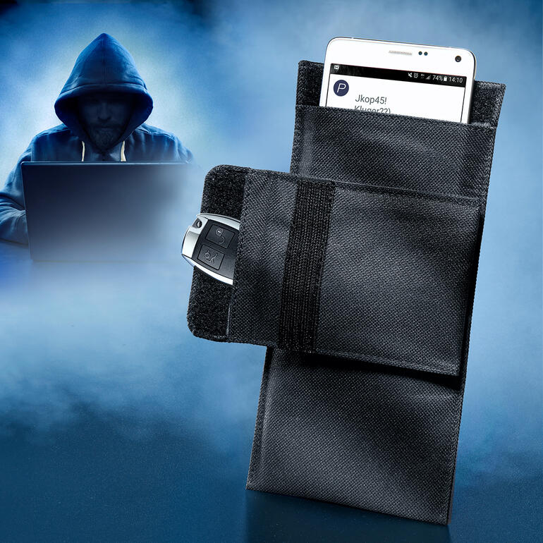 Zwarte smartphone-afschermtas met smartphone erin