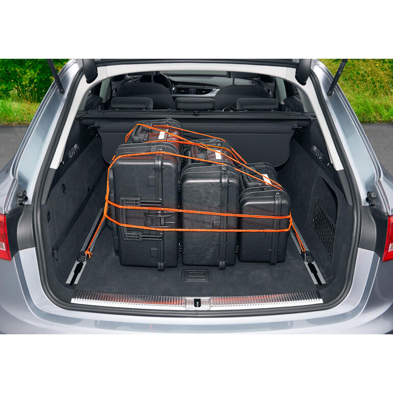 Of u hem nu gebruikt in huis, voor de auto, voor alledaags gebruik of op vakantie – met de RunLock kunt u van alles vastmaken, spannen en vastsjorren zonder knopen. Koffers in de kofferbak van een auto gestabiliseerd met oranje luskoord.
