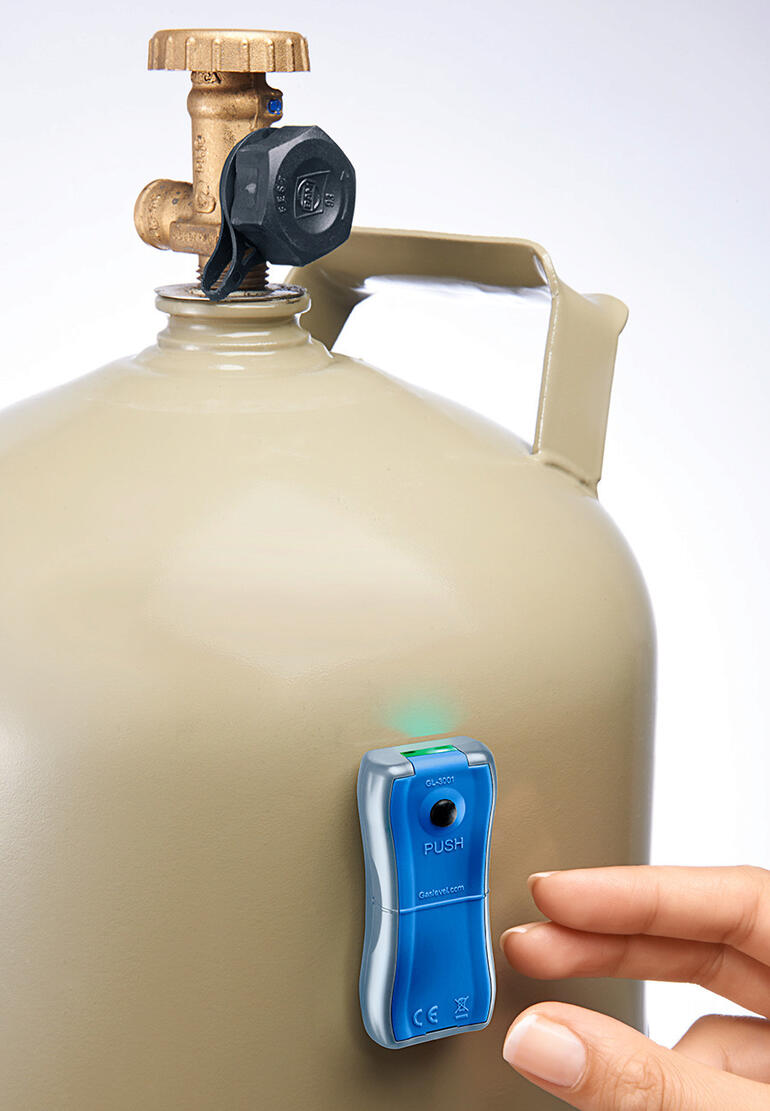 Gaslevel-indicator aan een gasfles, met groene verlichting.