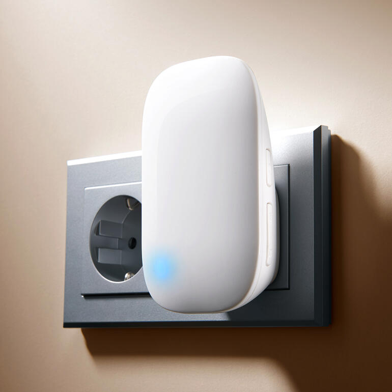 Batterieloze draadloze deurbel aan een wandstopcontact