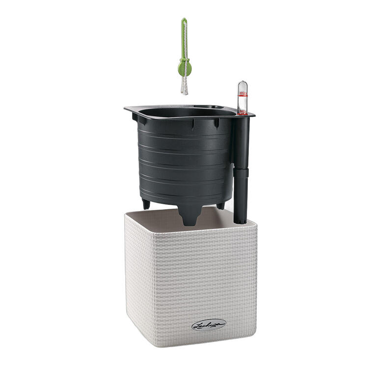 Zelfwaterend kruidenpotje Zelfbewaterende kruidenpot met ingebouwd watertank