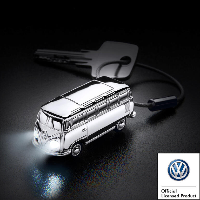 Sleutelhangerlicht in de vorm van een VW busje op een tafel.