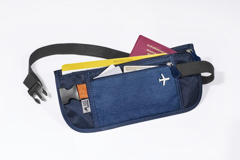 RFID-reisorganizer met ruimte voor paspoort en documenten.