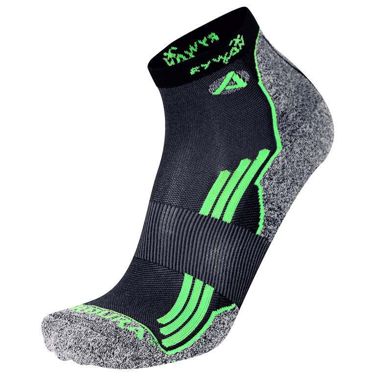No-Limit sport sok in zwart met versterkte hiel en groene accent.