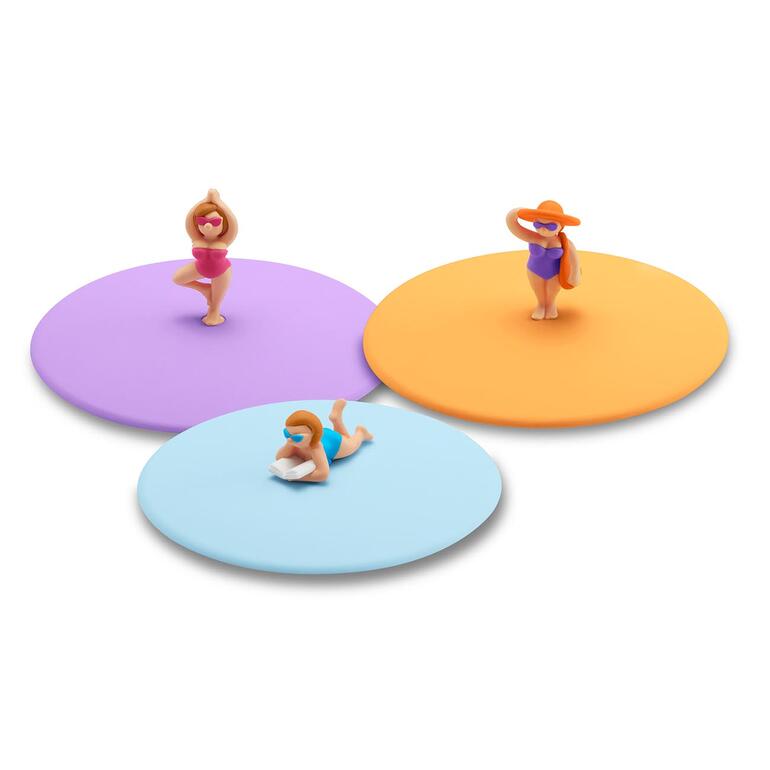 Beach Girls Drie gekleurde glazen deksels met grappige figuren op de deksels.