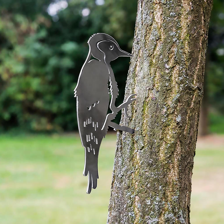 specht Contour-diermotiv specht, metalen silhouet op een boom