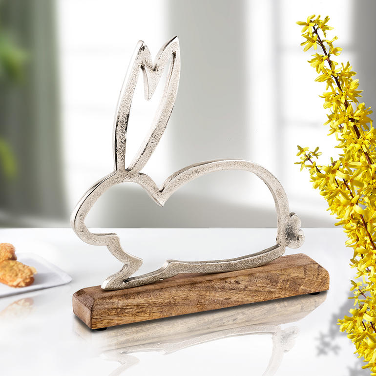 Decoratieve konijnsilhouet van metaal op een houten basis