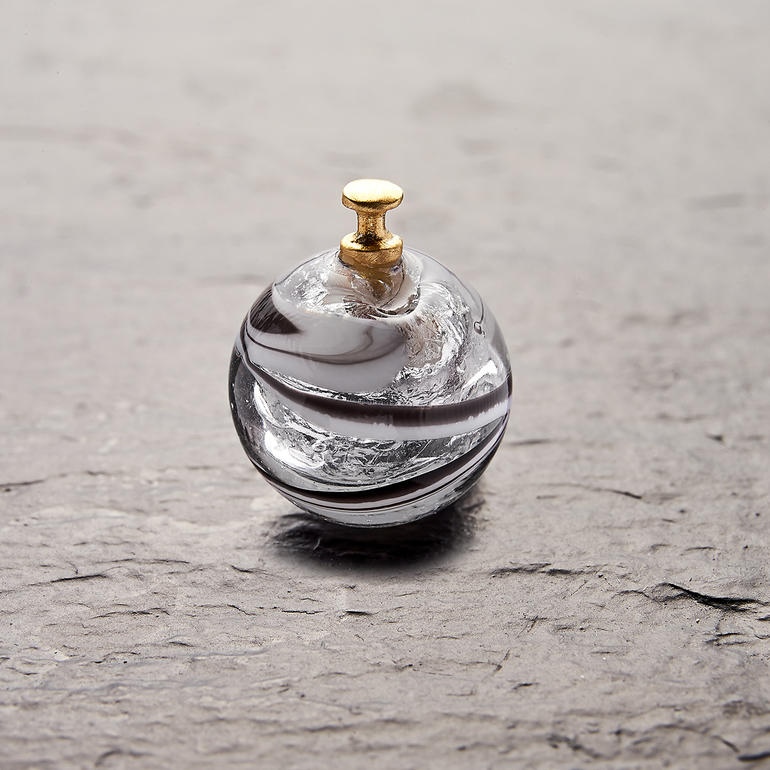 Murano-glas verwisselbare parel in zwart/wit.