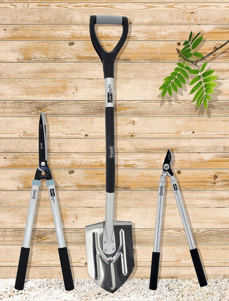 Wilkinson ultralight tuinwerkzeuge op een houten achtergrond