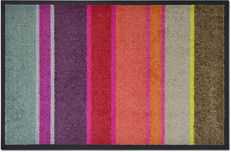 Vlakke design deurmat met kleurrijke strepen in verschillende kleuren.