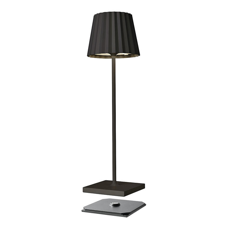 De lichtsterkte kunt u geheel aan uw wensen aanpassen, door de lampkop eenvoudigweg aan te raken. Design oplaadbare tafellamp met zwarte kap en vierkante voet.