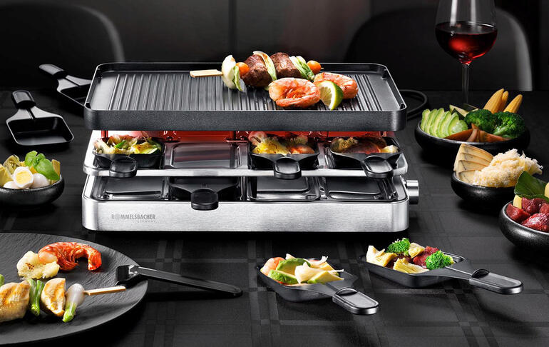 Kombi-Raclette RC 1400 met verschillende groenten op tafel.