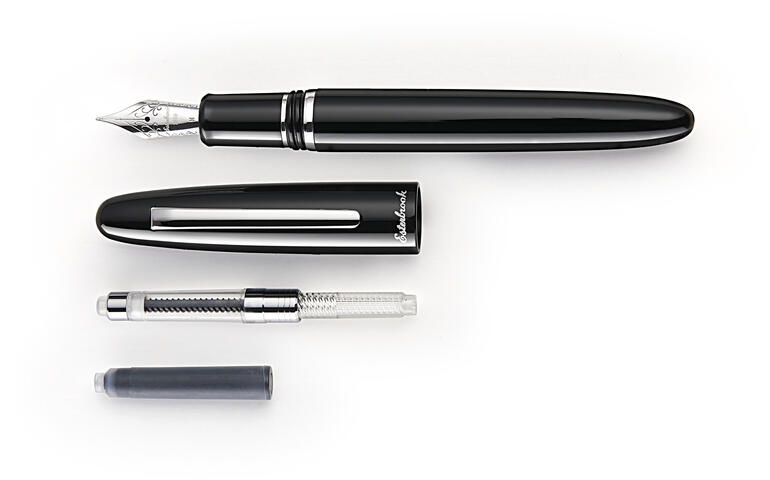 Esterbrook vulpen met afneembare dop en patronen in detail.