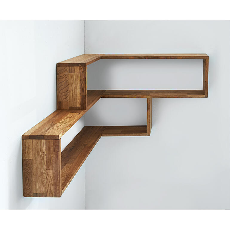 Wandhoekrek Houten wandhoekrek in minimalistische uitvoering, gemonteerd aan een witte muur.