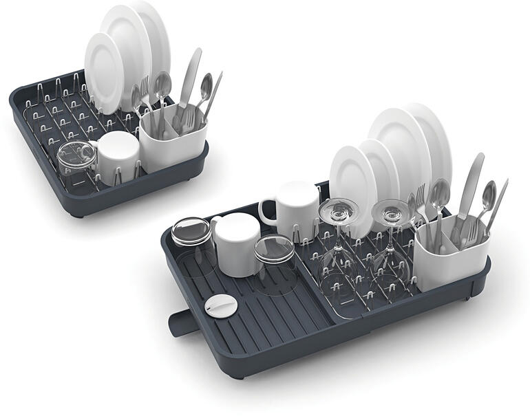 Zinkafwasrek in antraciet met borden om te drogen.