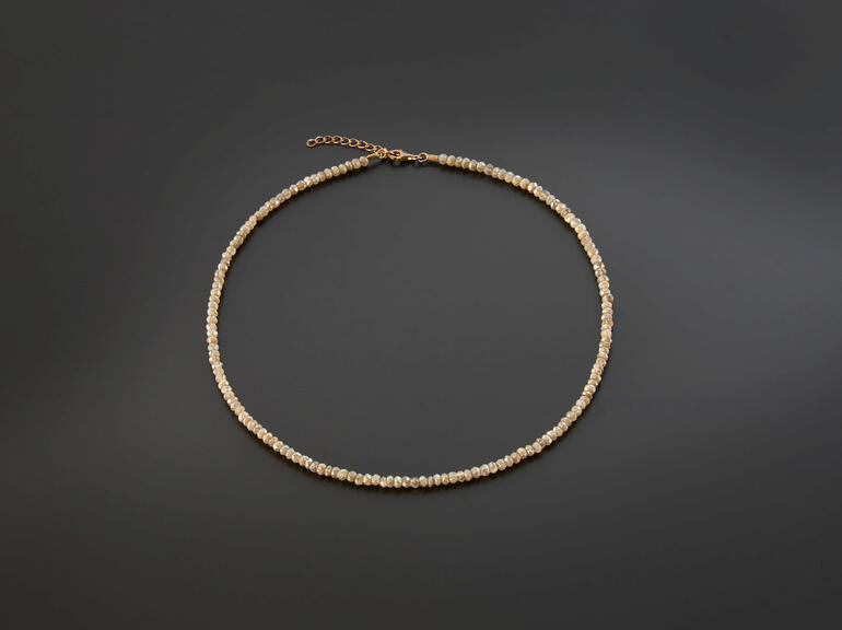 Halsketting met gemengde Salt & Pepper stenen.