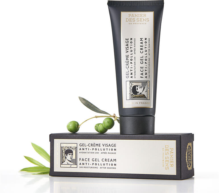 L’Olivier gezichtscrème in de verpakking op een witte achtergrond.