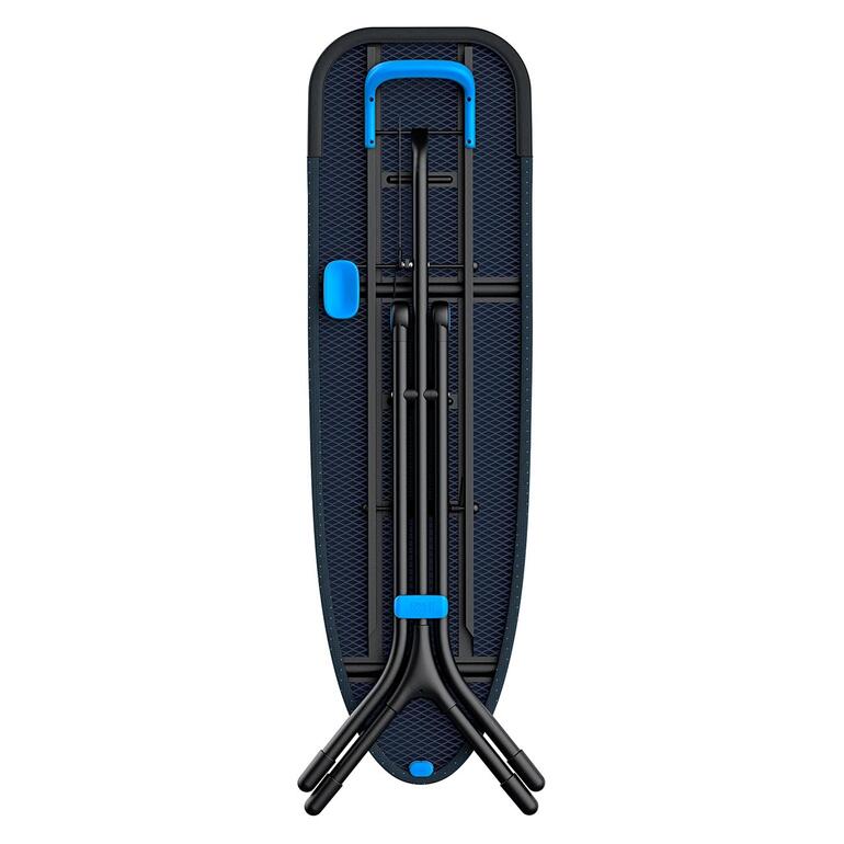 Opgevouwen Joseph Joseph Glide Plus strijktafel.
