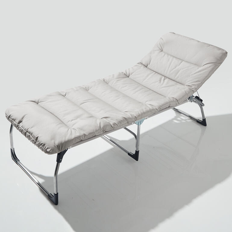 Zacht dekkussen Zachte gestepelde matras voor ligstoelen, opgevouwen en rechtop.