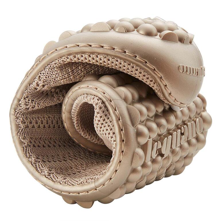 Barfuß-leguano Sneaker in beige, opgerold.