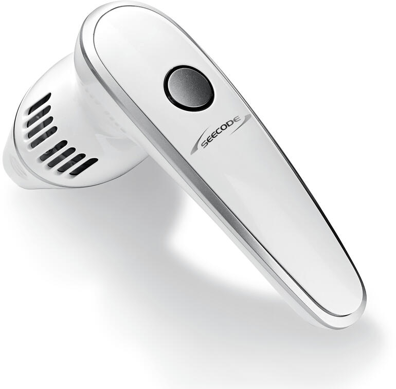 Dankzij de schuine kop bereikt u gemakkelijk moeilijk bereikbare plaatsen. Handapparaat CalluVac Power Pedicure wordt vanuit verschillende hoeken getoond.