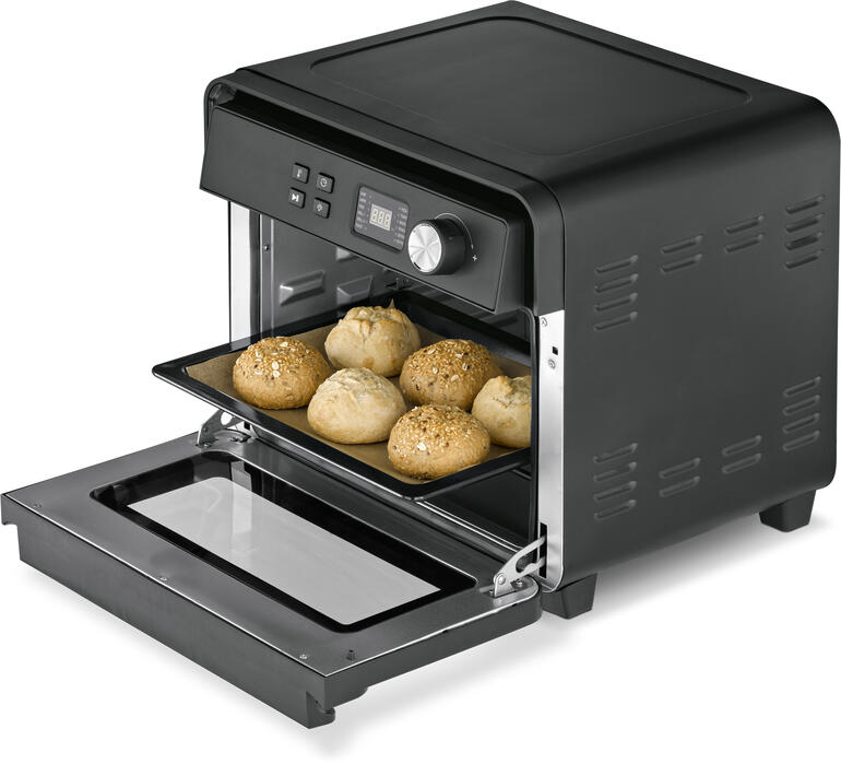 CASO AirFry Chef 1700 heteluchtfriteuse met een volle bakplaat, open gepresenteerd.