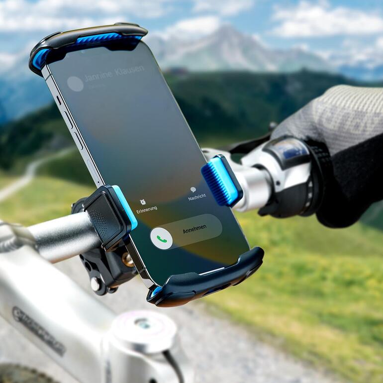 Smartphonehouder op het fietsstuur met smartphone.
