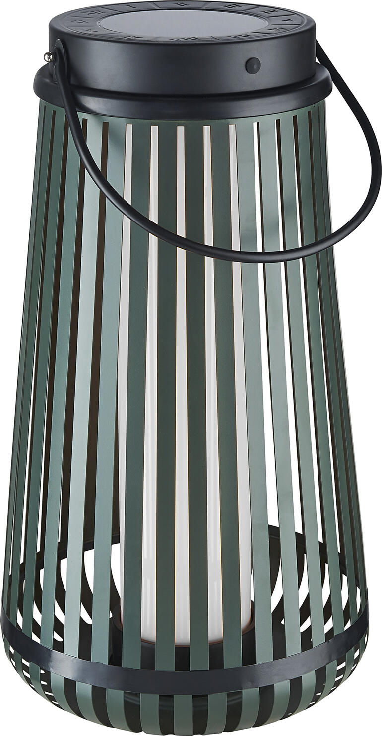 Bovenste metalen deksel met zonnewijzer in reliëf en centraal zonnepaneel. Groene zonnelantaarn met een minimalistisch ontwerp voor een witte achtergrond.