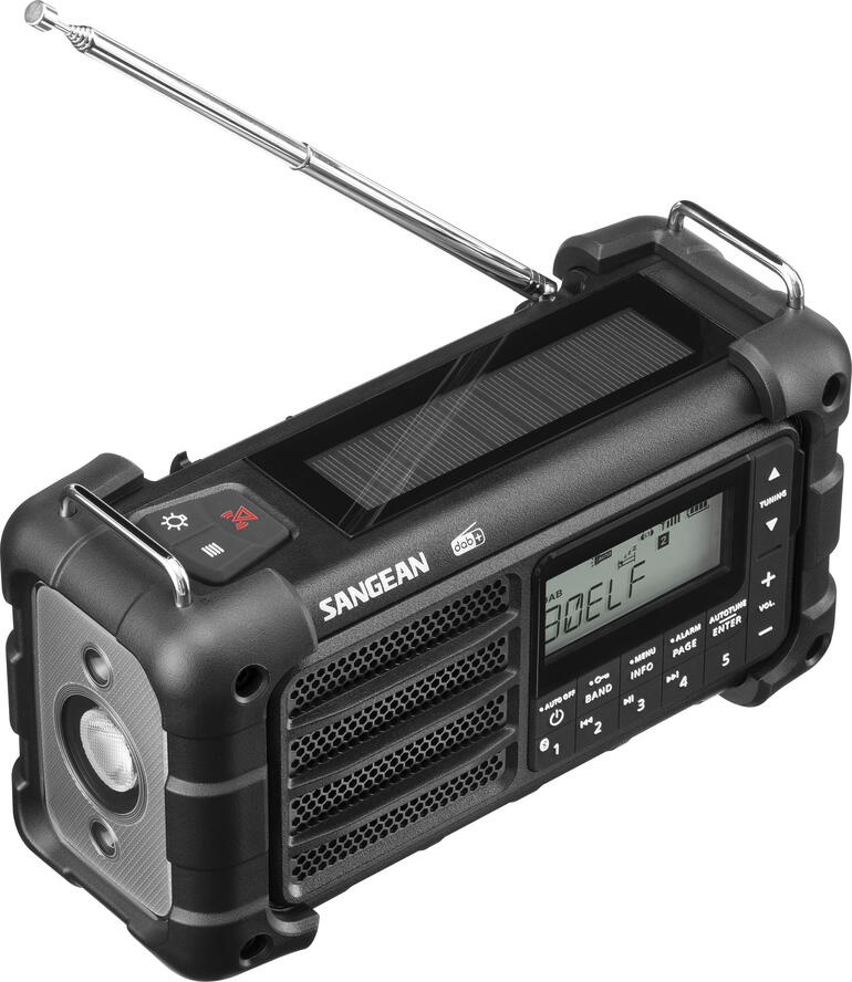 Digitale survivalradio met antenne en LCD-display in een natuurlijke omgeving.