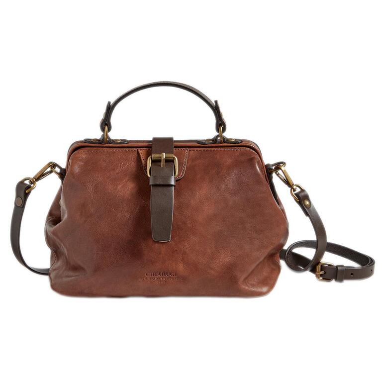 Bruine Doctor Bag op een witte achtergrond