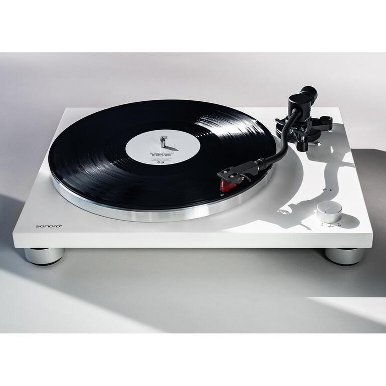 wit Sonoro platenspeler PLATINUM in het wit met een vinylplaat