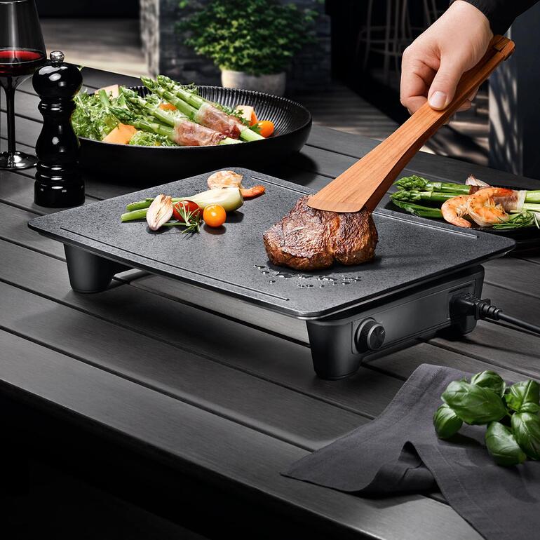 Design tafelgrill Magic met steak en groenten op de grill.