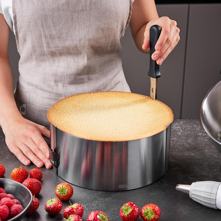 Vario-taartvorm CLIP met biscuit en bessen