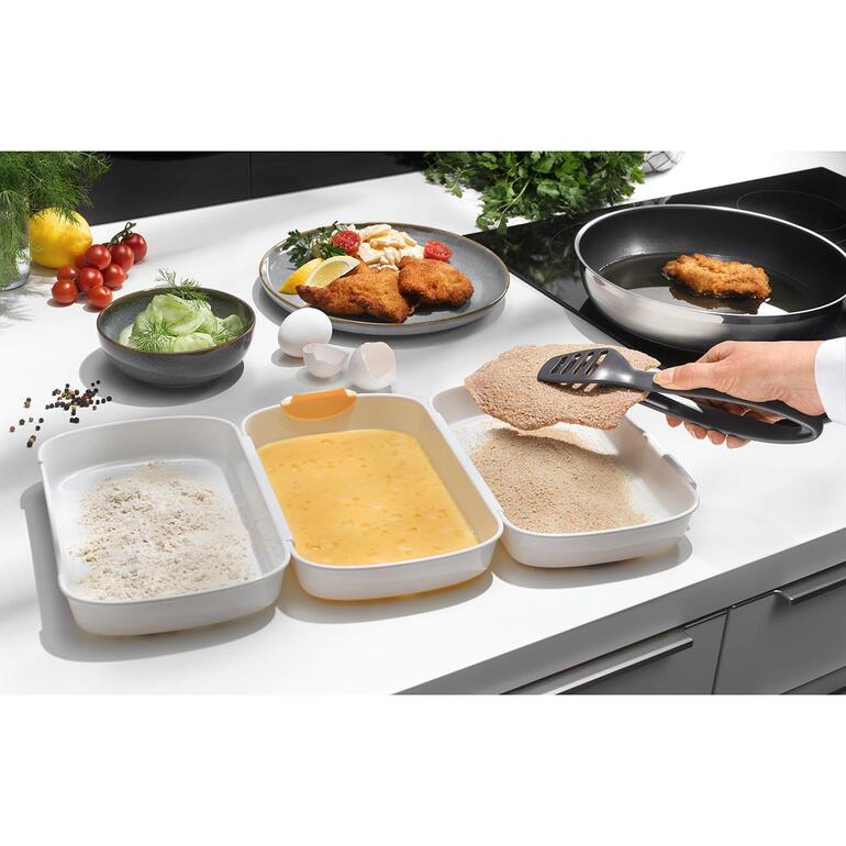 Paneer-set bestaande uit vier delen op een aanrecht in de keuken.