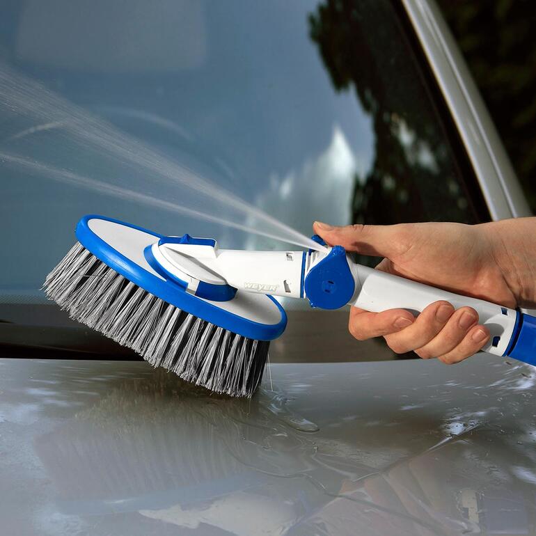 Bij uitstek geschikt voor het snel en effectief schoonmaken van uw tuinmeubels, jaloezieën, garagedeur, auto, velgen enz. 3-in-1 handwasborstel met wateraansluiting voor autowassen.