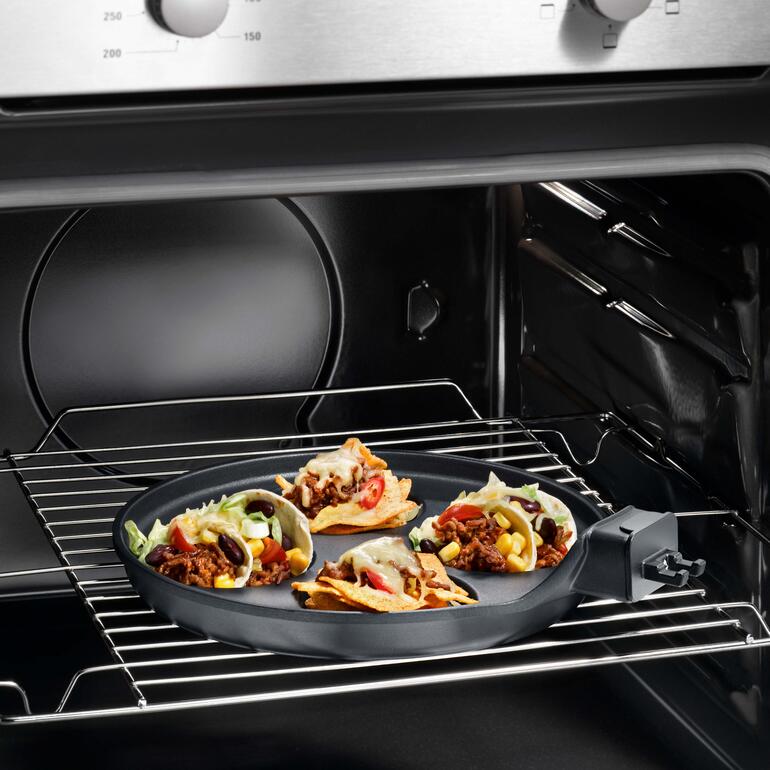 Ook geschikt voor bakken in de oven. Pannetje in de oven met taco-vulling