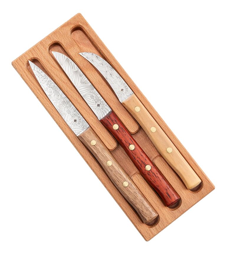 Set van 3 in een mooi houten doosje: bestaande uit 2 Zöppken (1 x gebogen, 1 x recht lemmet) en één keukenmes. Solinger Zöppken messen set in een houten doos.