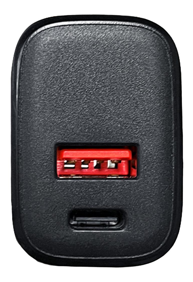 USB-stopcontactadapter met een USB-C- en een USB-A-aansluiting.