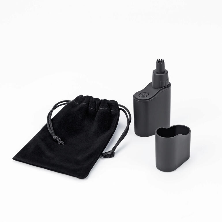 Levering inclusief opbergtas en afdekkapje. 2-in-1 neus-/oorhaarschneider met accessoires en een zwarte tas.