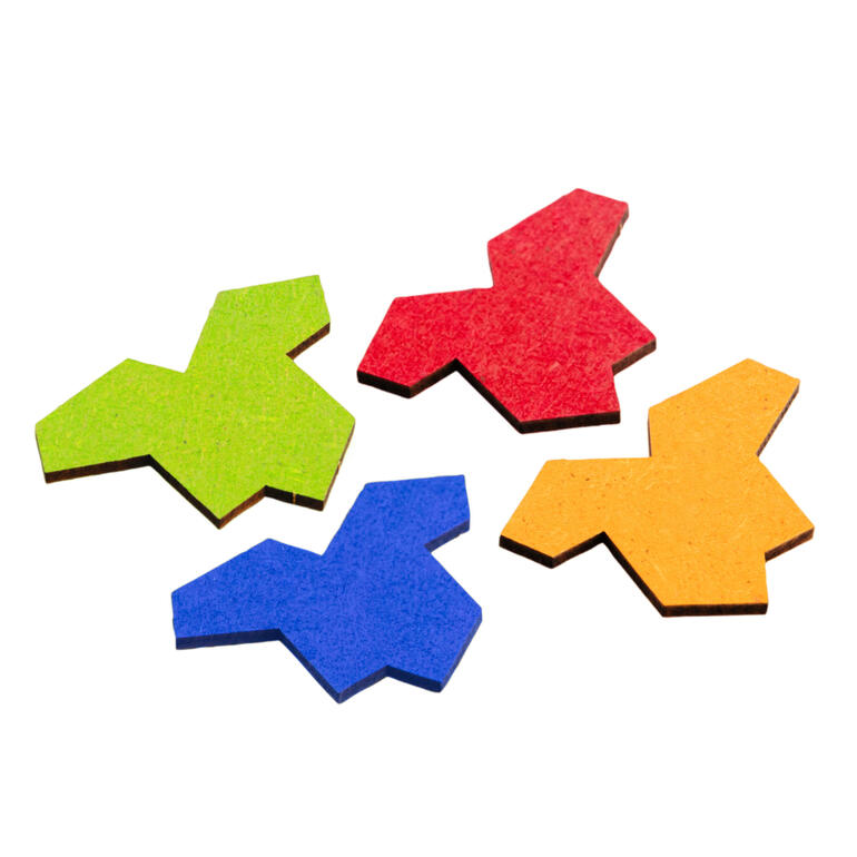 De 45 puzzelstukjes zijn aan beide kanten en in vier verschillende kleuren bedrukt. Kleurige puzzelstukken in verschillende kleuren