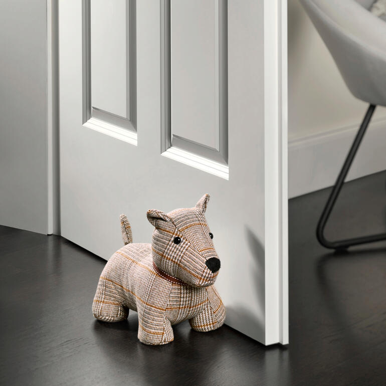Deurstopper Scotty in de vorm van een hond, houdt de deur open