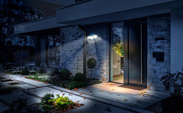 Solar-veiligheidslamp van 700 lumen Verlichte ingang met zonne-lamp 's nachts.