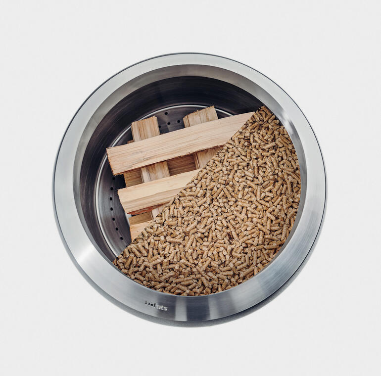 Te vullen met brandhout of pellets.