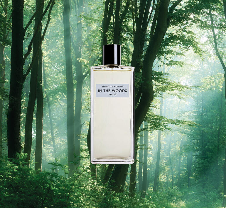 In the Woods Eau de Parfum Spray, 100 ml Fles In the Woods Eau de Parfum voor een bosachtige achtergrond.