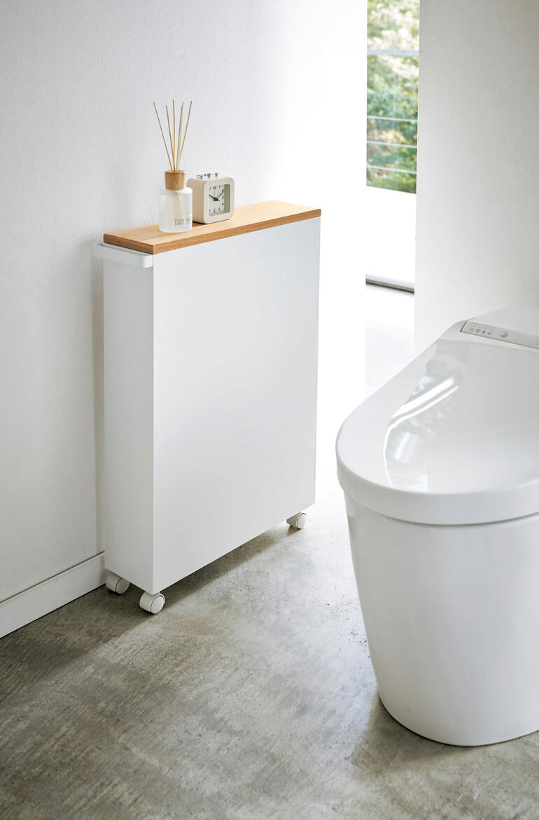 Moderne wc-kast in wit met houten bovenkant