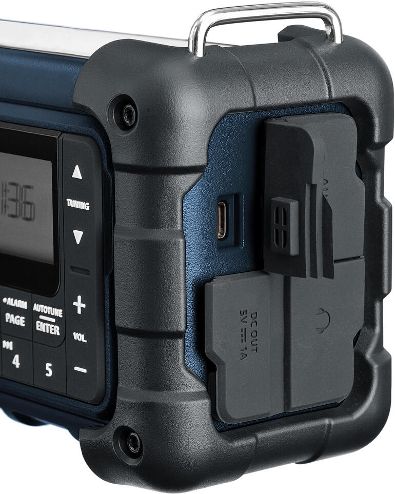 Achteraanzicht van een blauwe Blackout-radio met USB-aansluiting.