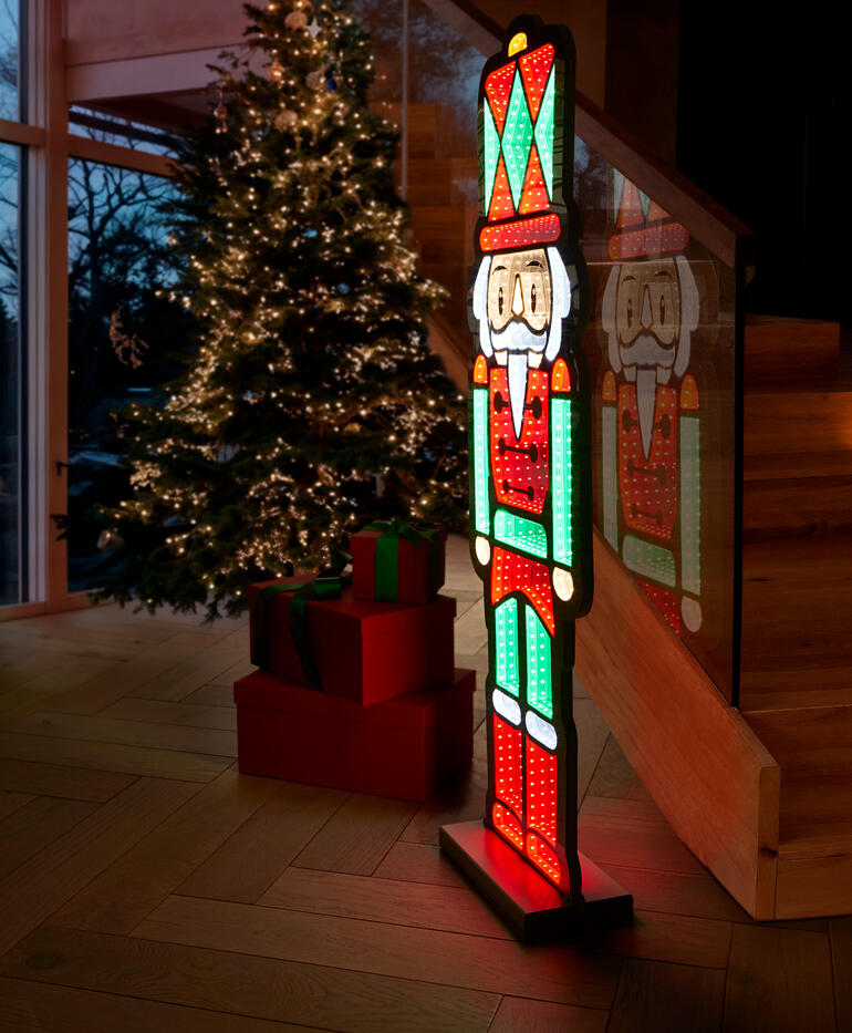 LED-sculptuur van een notenkraker voor een kerstboom.