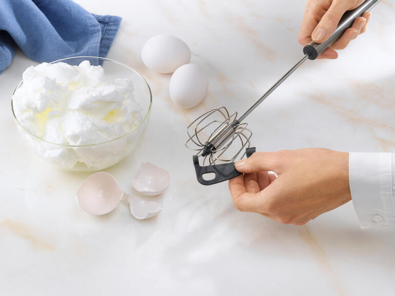 Halfautomatische garde bij het bereiden van eiwitschuim